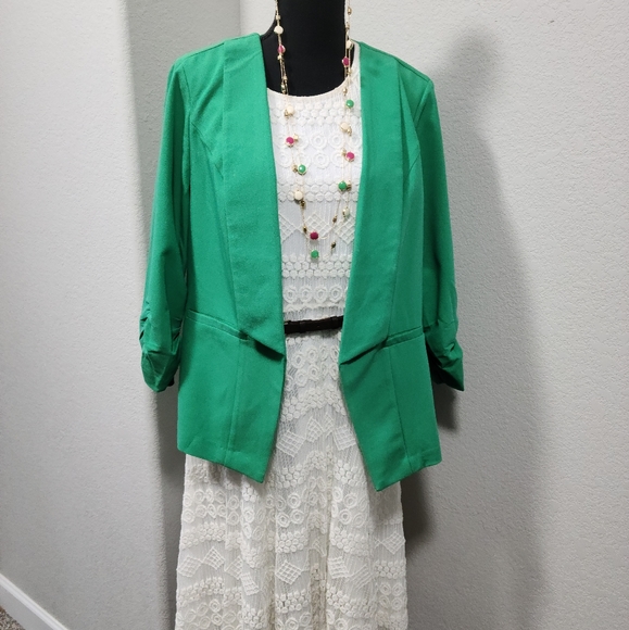 Lace dreas with belt - Picture 2 of 3